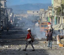 Fransa’dan çifte borç, dış müdahaleler ve yolsuzluk; altı maddede Haiti’yi yoksulluğa sürükleyen süreç